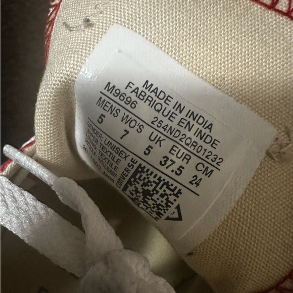 Converse - Picture 3 of 3